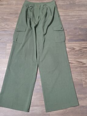 Wide Leg Cargo Pants in Olive Green Size M